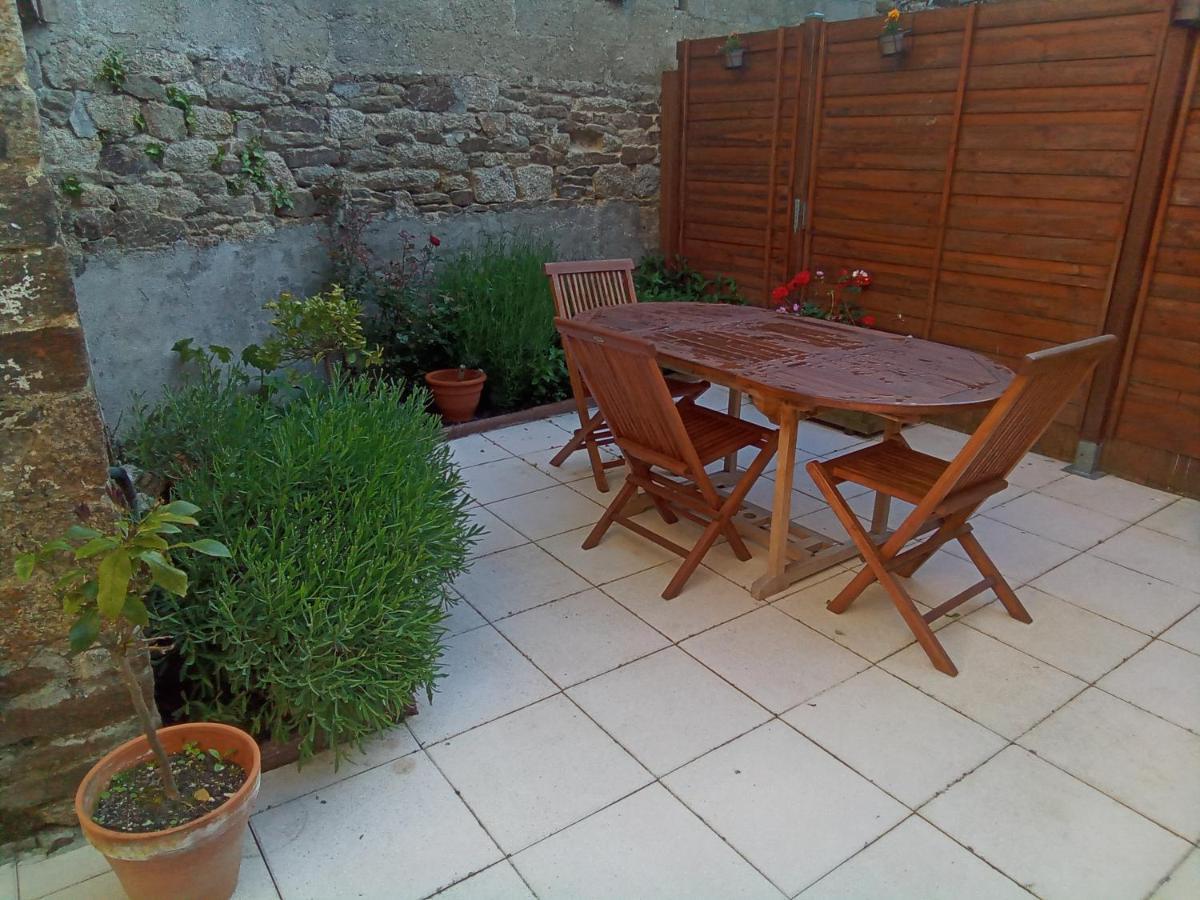 La Chambre De La Boule D 'Or Lanvallay Exterior foto